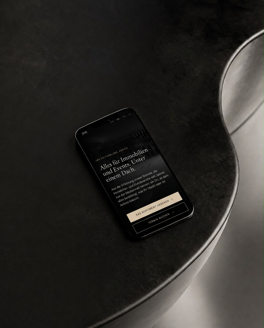 Die Website von J&R Switzerland auf einem Smartphone